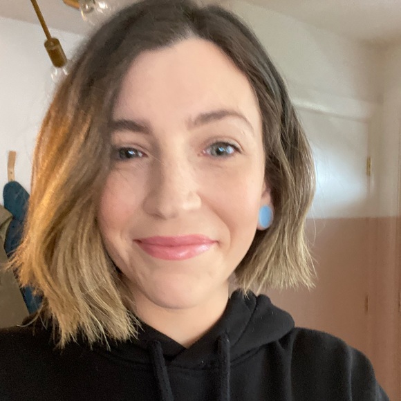 Profile Picture of Sarah Omalley (@charliemargaret) on Poshmark