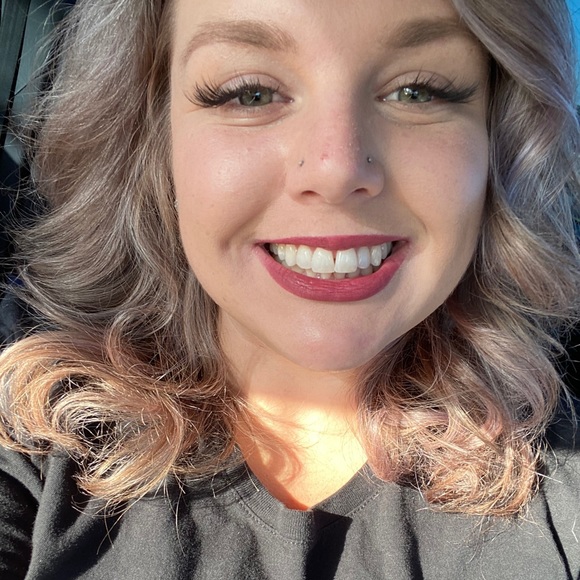 Profile Picture of Kylee Emory (@kyleeemory) on Poshmark