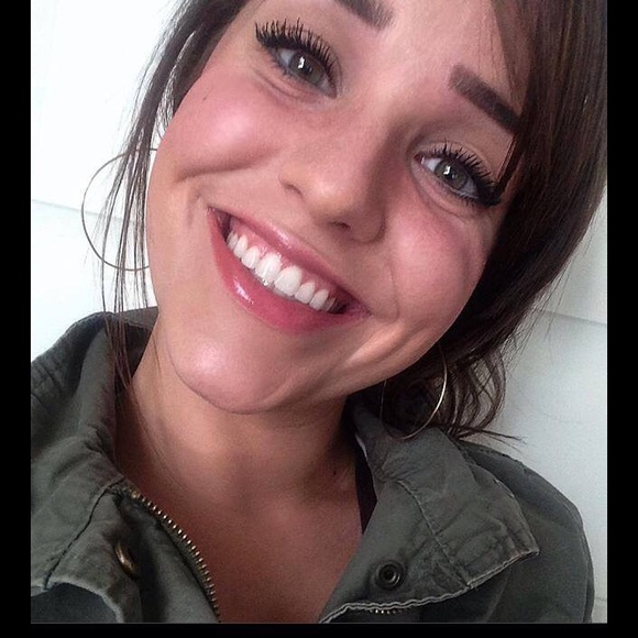 Profile Picture of Juliana Bateman (@julybananas) on Poshmark