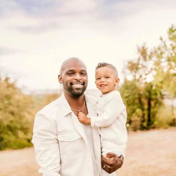 Profile Picture of Taron Smith (@tarsmi1) on Poshmark