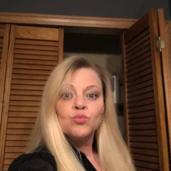 Profile Picture of Noel Fields (@nfields11) on Poshmark