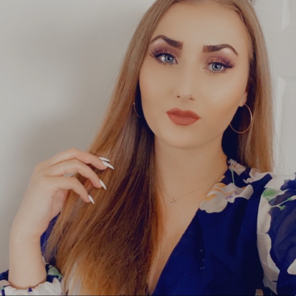 Profile Picture of Jovana Graovac (@jovana1998) on Poshmark