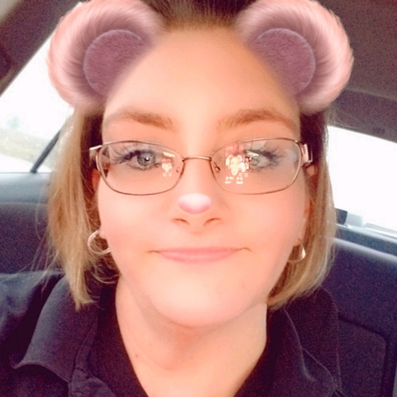 Annette Angle - Poshmark Profile Picture of Annette Angle (@annetteangle) on Poshmark