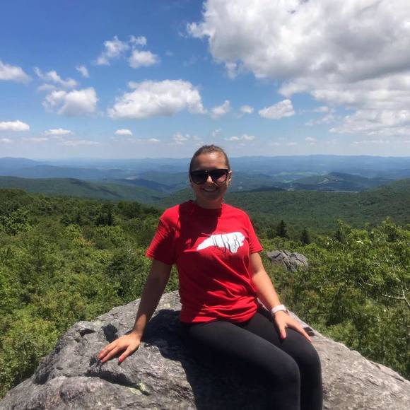 Profile Picture of Annie Rasheva (@itsanniebro) on Poshmark