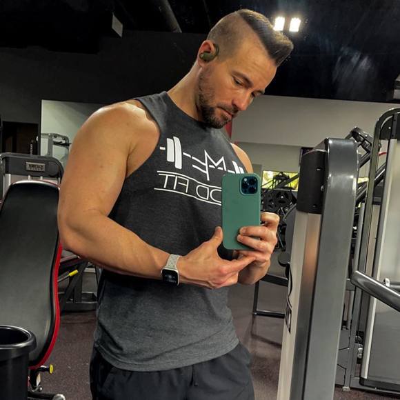 Profile Picture of James Madden (@jamesmadde) on Poshmark