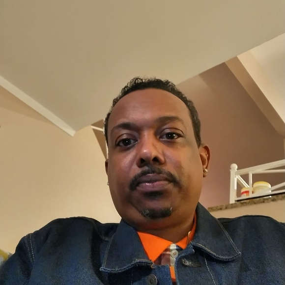 Profile Picture of Rollo Jones (@rollojones) on Poshmark