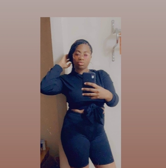 Dior Tootle - Poshmark Profile Picture of Dior Tootle (@diortootle) on Poshmark