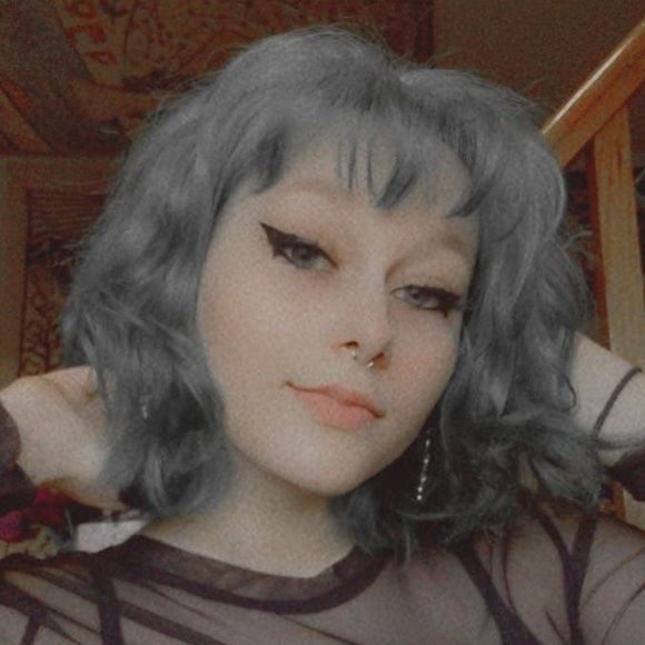 Profile Picture of Kiera Mainey (@kimai8174) on Poshmark