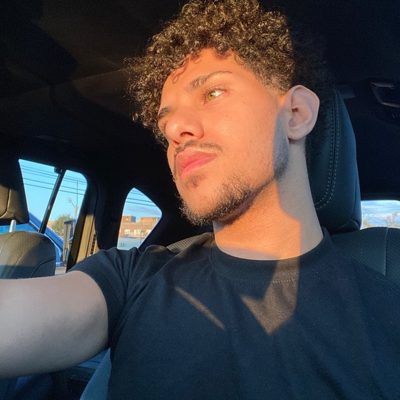 Profile Picture of Hezam Alhadiss (@hezamalhadiss) on Poshmark