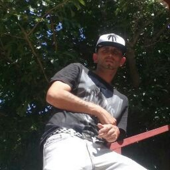 Profile Picture of Aaron Beasley (@beas0404) on Poshmark