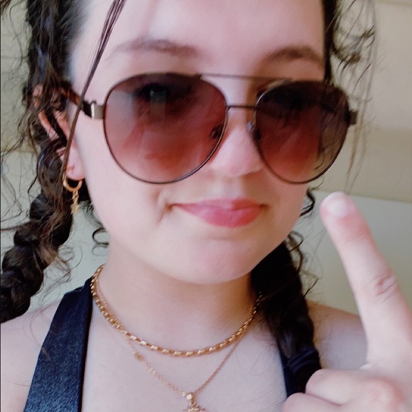 Profile Picture of Alexis Ward (@alexisward05) on Poshmark