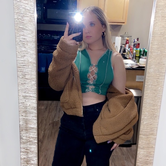Profile Picture of Tatum Scott (@tatumjeanscott) on Poshmark