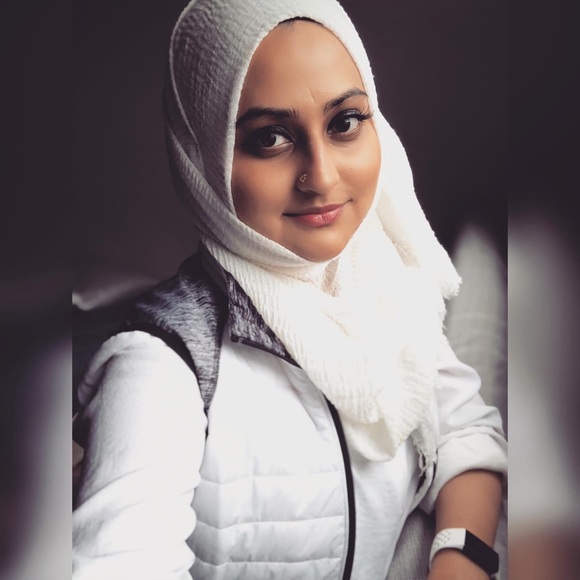 Profile Picture of Anannya Chowdhury (@anannyamuntasir) on Poshmark