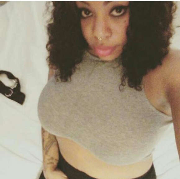 Profile Picture of Ladina Harris (@yellowduh) on Poshmark