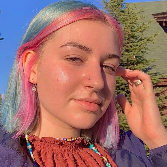 Profile Picture of Alexys Howard (@lexyloulu) on Poshmark