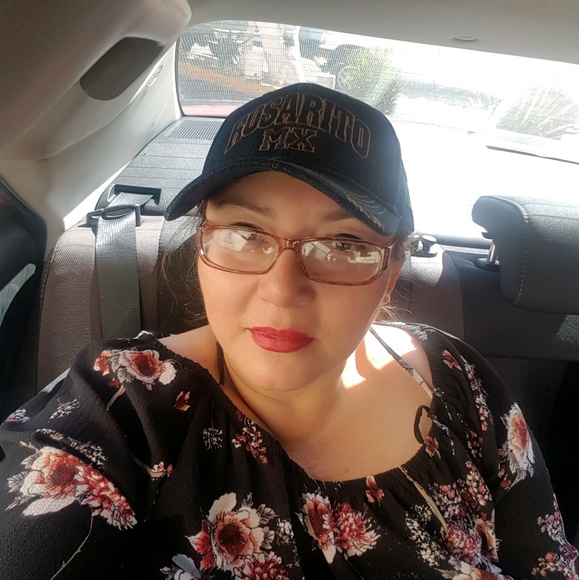 Profile Picture of Leticia Cerros (@leticiacerros) on Poshmark