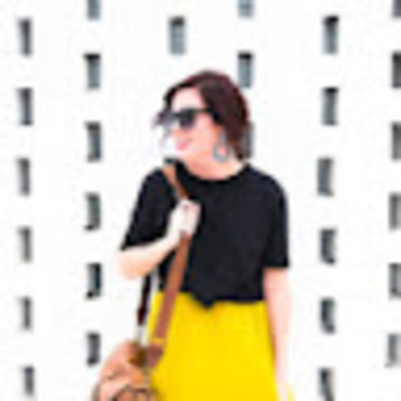 Profile Picture of Julie Latcham (@julielatcham) on Poshmark