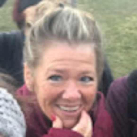 Profile Picture of Marti Fote (@ffdin24) on Poshmark