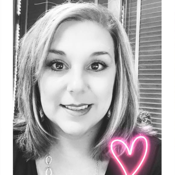 Profile Picture of Amanda Hicks (@ahicks4490) on Poshmark