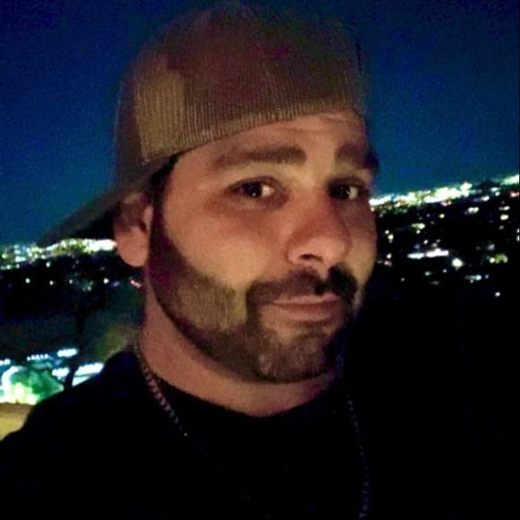 Profile Picture of Albert Uwanawich (@albertuwanawich) on Poshmark