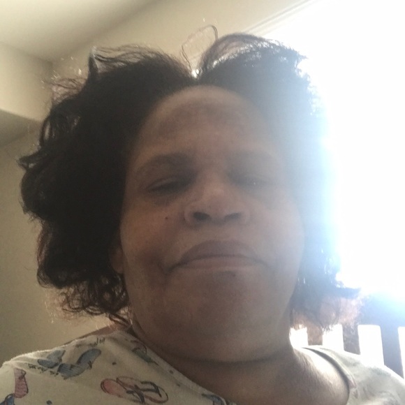 Profile Picture of Lisa Doxey (@lisaanndox) on Poshmark