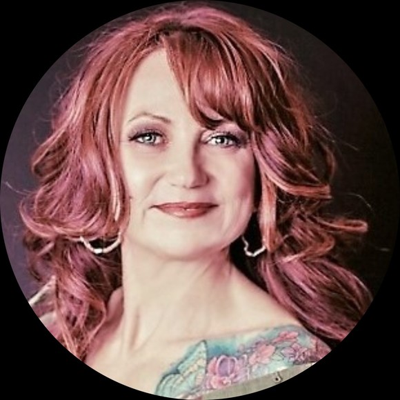 Profile Picture of Christine Denaro (@christinedenaro) on Poshmark