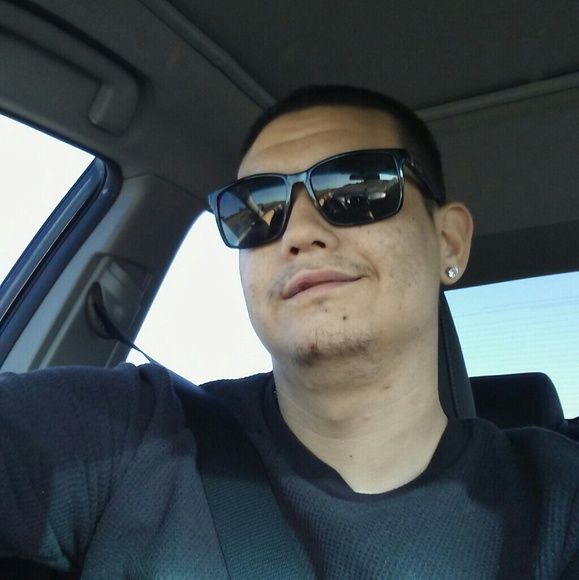 Profile Picture of Paul Mccormack (@chinom4ck) on Poshmark
