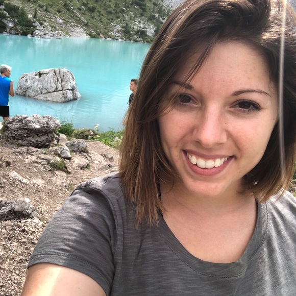 Profile Picture of Lacey Zachary (@lcz24) on Poshmark