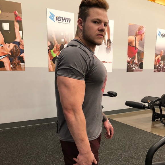 Profile Picture of Dakota Lopata (@dlopata) on Poshmark