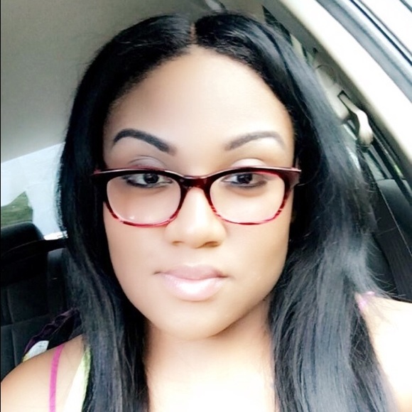 Profile Picture of Arielle Ruffin (@arie2679) on Poshmark