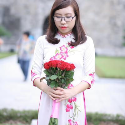 Profile Picture of Nhung Hoang (@nhunghoang2512) on Twitter