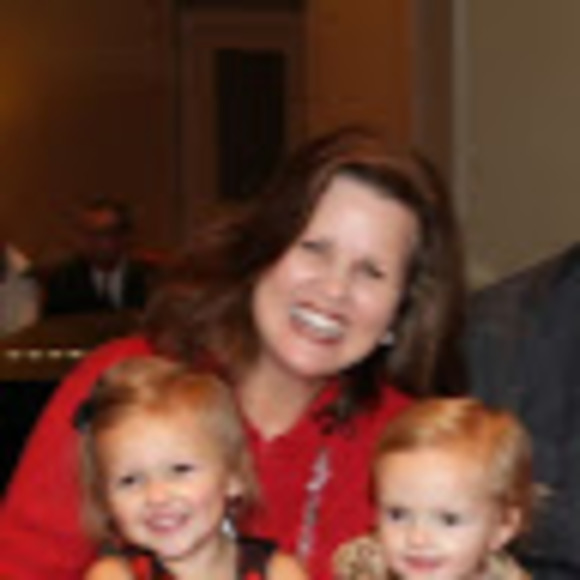 Profile Picture of Laura Crandall (@crandallmom) on Poshmark
