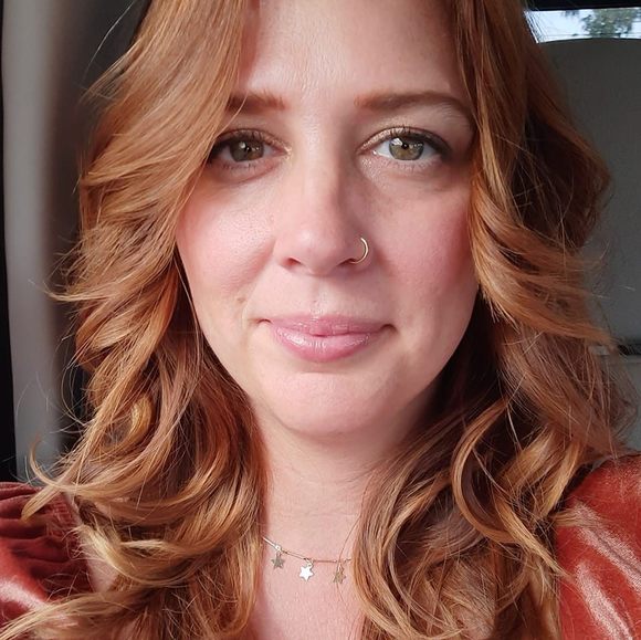 Profile Picture of Amy Pippert (@amypippert) on Poshmark