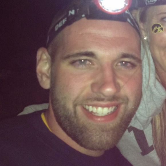 Profile Picture of Chris Sheridan (@chsheridan86) on Poshmark