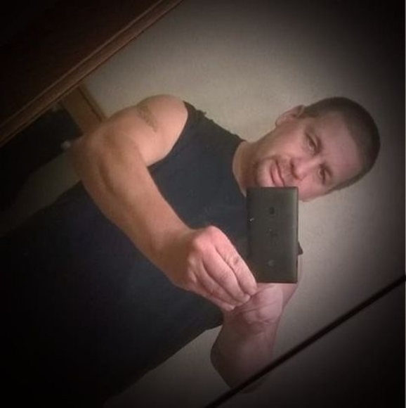 Profile Picture of Aaron Krueger (@aaronkrueger72) on Poshmark