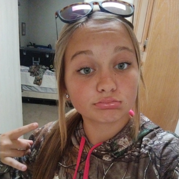 Profile Picture of Audree Skinner (@audreeskinner14) on Poshmark