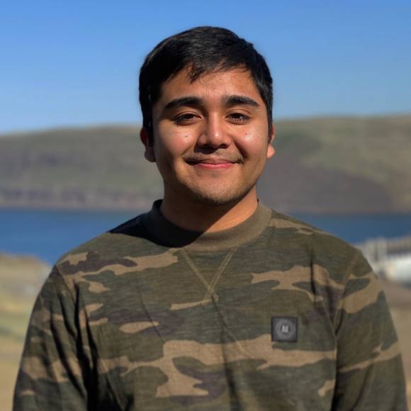 Profile Picture of Roberto Valladares (@roberto_xcx) on Poshmark