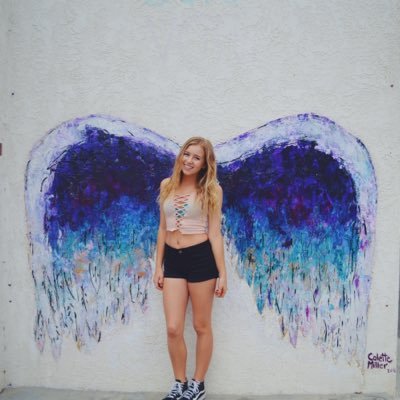Profile Picture of Julia Weaver (@julessweaver) on Twitter