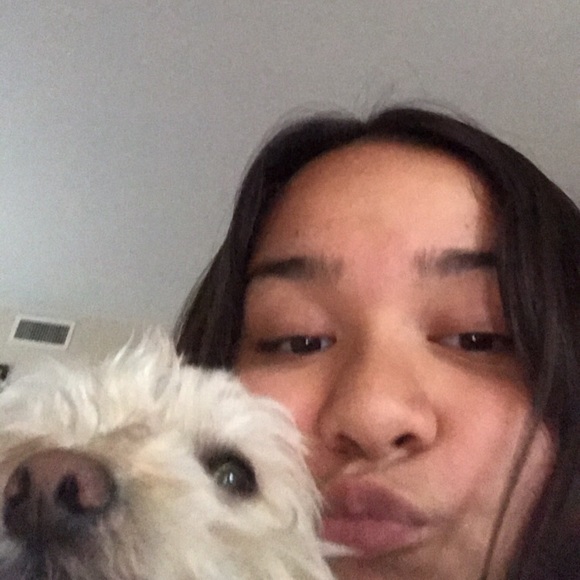 Profile Picture of Vanoli Molina (@vee_49) on Poshmark
