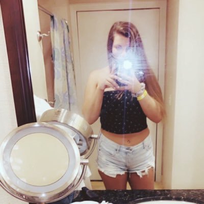 Profile Picture of Summer Ward (@summmerward) on Twitter