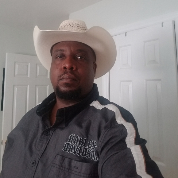 Profile Picture of John Harrell (@jedmundh84) on Poshmark