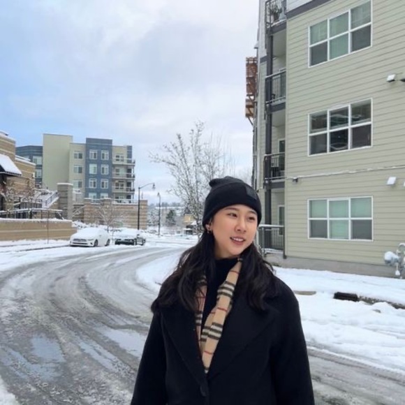 Profile Picture of Amber Liu (@wahohoo) on Poshmark