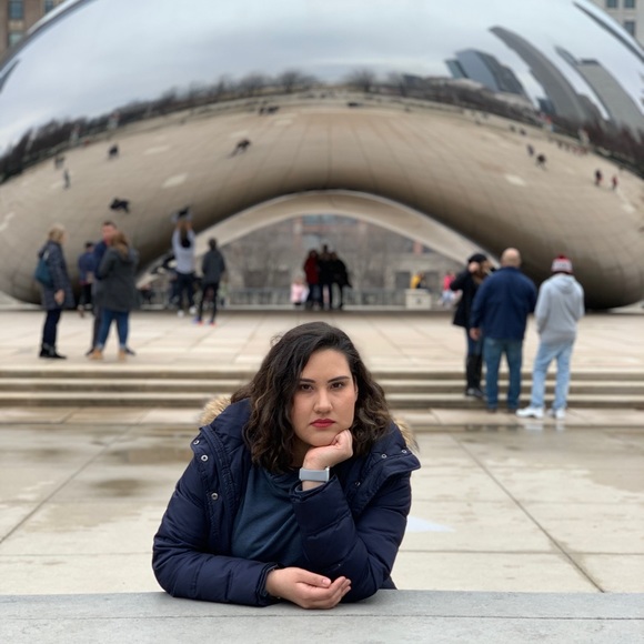 Profile Picture of Itzel Solis (@itzsol) on Poshmark