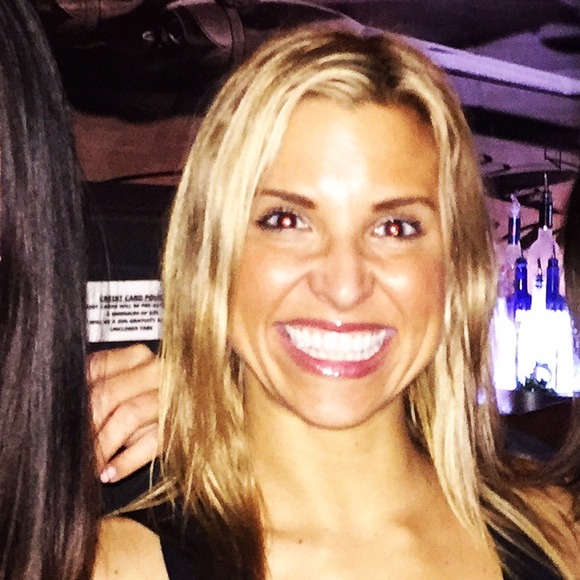 Profile Picture of Lauren Matteo (@lmason66) on Poshmark