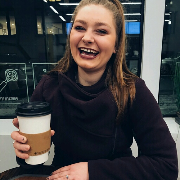 Profile Picture of Alexis Keohane (@alexiskeohane) on Poshmark