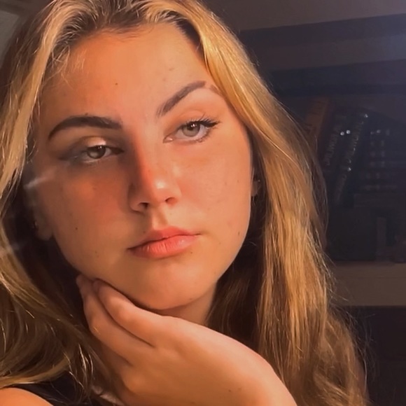 Profile Picture of Alex Kozak (@alex_kozak) on Poshmark