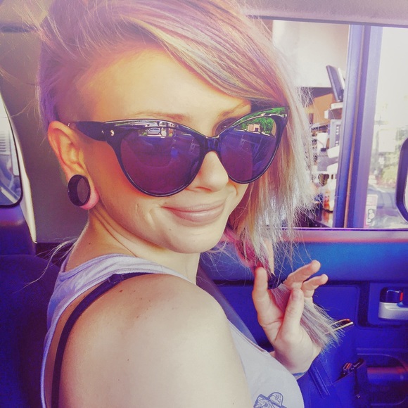 Profile Picture of Ashley Trainum (@ashleydisaster) on Poshmark