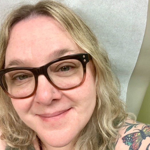 Profile Picture of Lynne Mendillo (@lmendillo1) on Poshmark