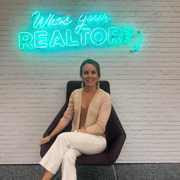 Profile Picture of Jessica Dubin (@frostacat) on Poshmark