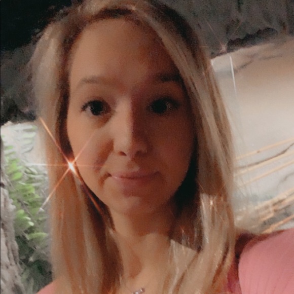 Profile Picture of Kelsey Mitchell (@queenkelsey2311) on Poshmark